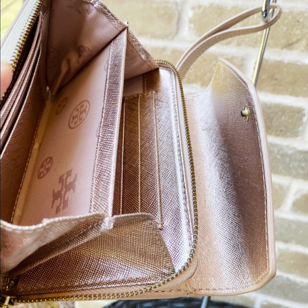 Tory Burch rose gold wristlet wallet - Picture 3 of 6